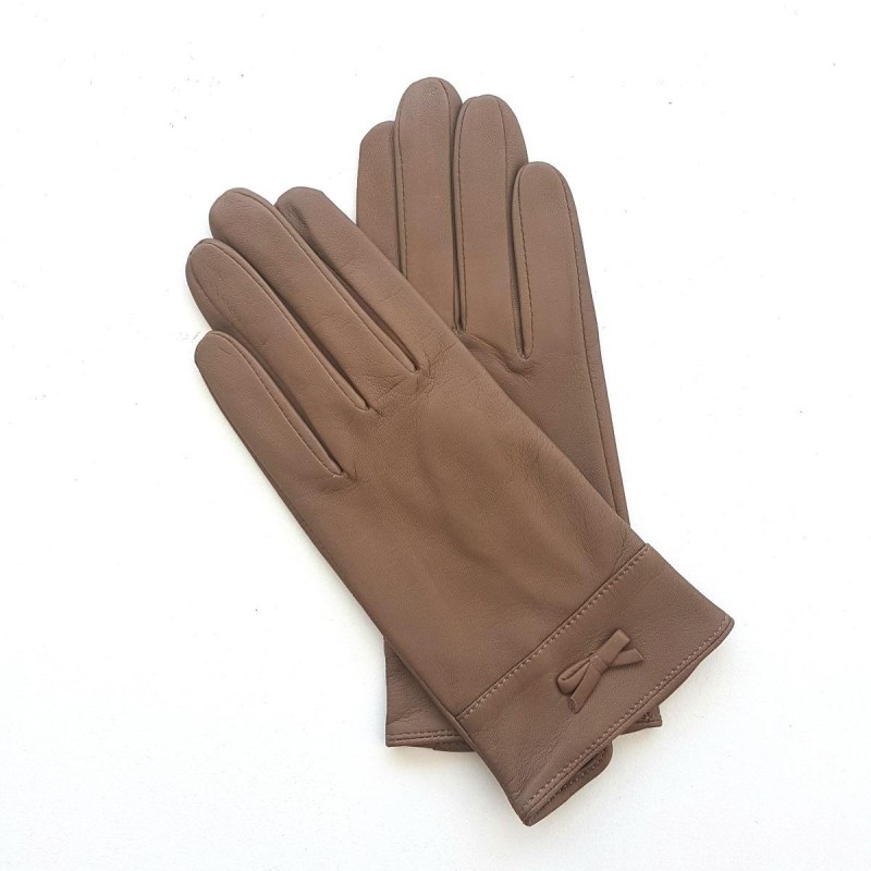 Gants en Cuir d'Agneau Sable Anémone Doublés Soie.
