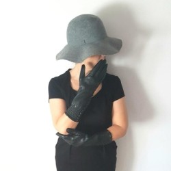 Gants en Cuir d'Agneau Noir Jacqueline Doublés Soie.