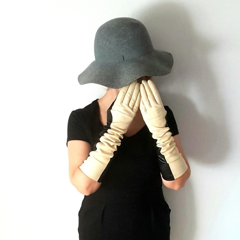 Gants en Cuir d'Agneau Noirs et Vanille Chantal Doublés Soie.