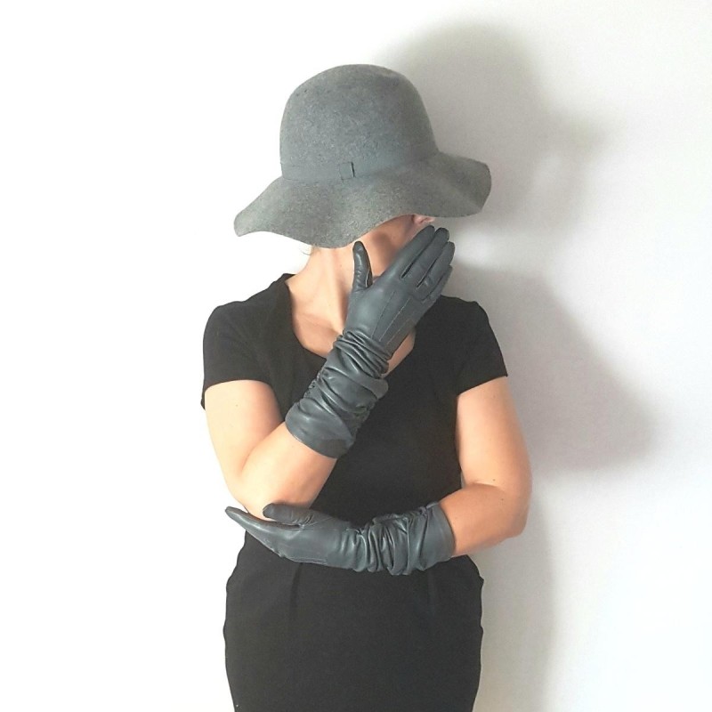 Gants en Cuir d'Agneau Gris Elisabeth Doublés Soie.
