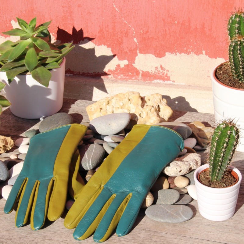 Gants en Cuir d'Agneau Vert Luciole Biface Doublés Soie.