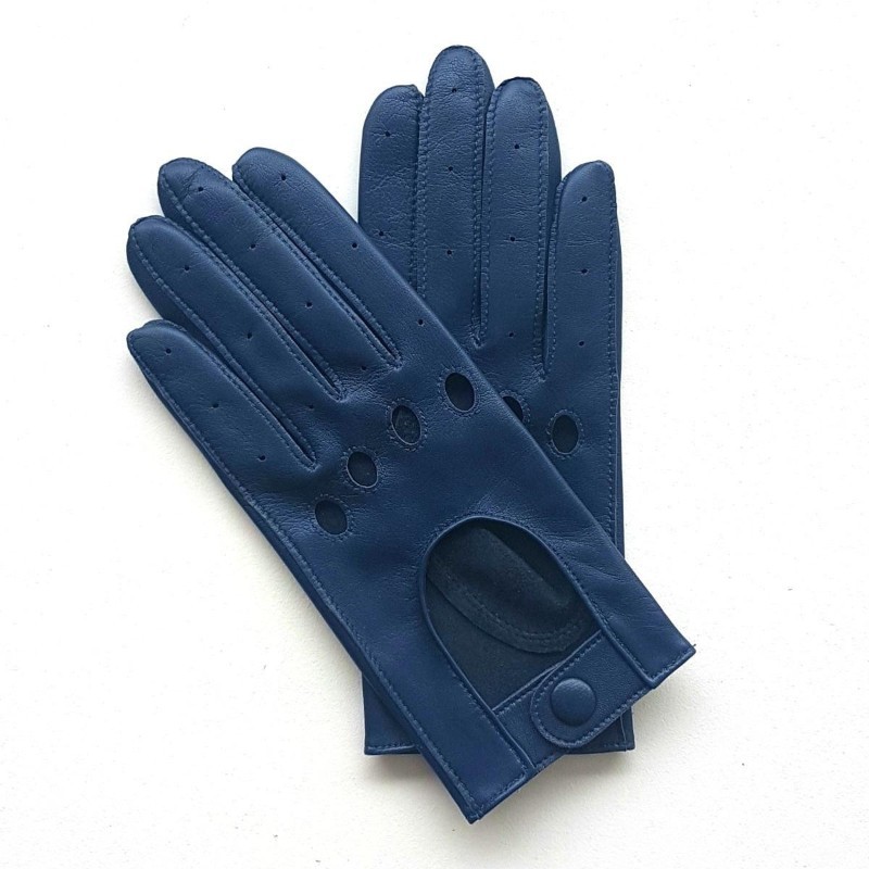 Women’s driving gloves in supple lambskin “Audrey” – Craftsmanship