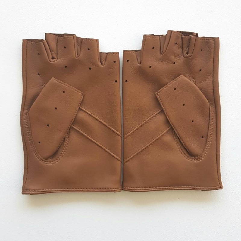 Men’s lambskin driving gloves – Elegance and comfort