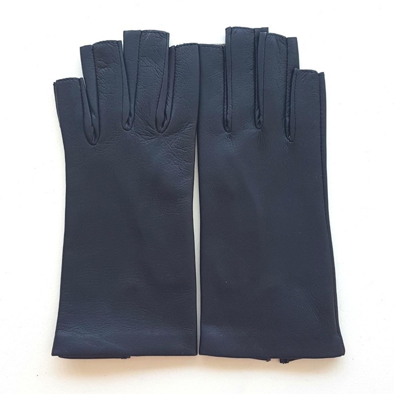 Women’s Jeanne mittens in lambskin and silk –Craftsmanship