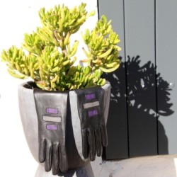 Gants en Cuir d'Agneau Noir Charcoal Améthyste  Exagone Doublés Soie.