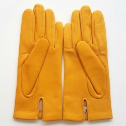 Gants en Cuir d'Agneau jaune Capucine doublé soie.