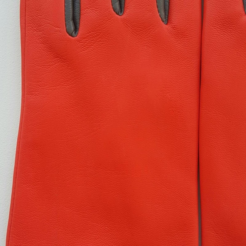 Gants en Cuir d'Agneau Capucine Gris Colombe Doublés Soie.